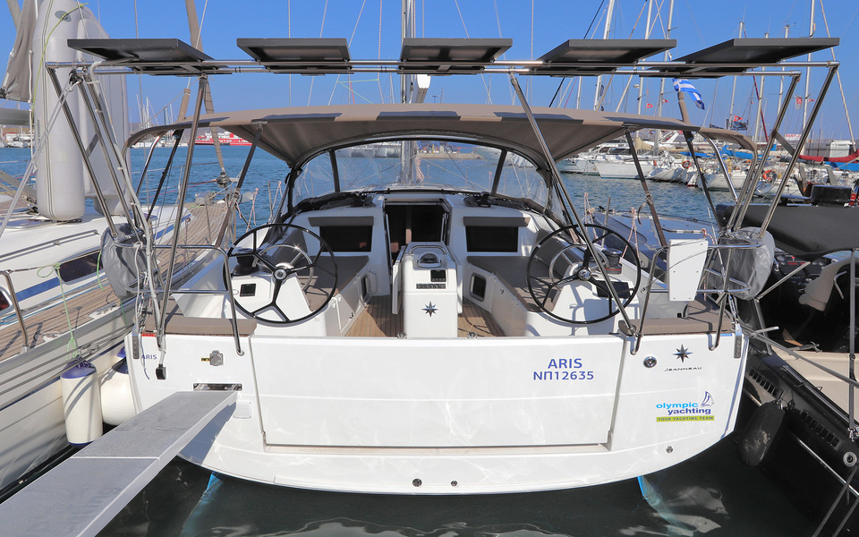 Yacht charter Lavrion